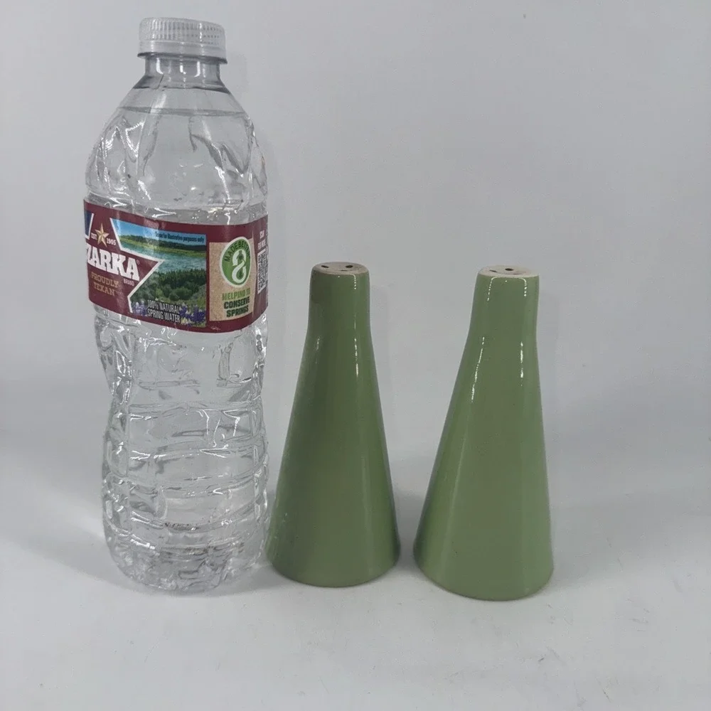Mid Century Modern Avacado Mint Ceramic Salt & Pepper Shakers Tapered Vintage
